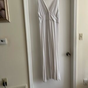 Iman XL short new white maxi gathering under bustling